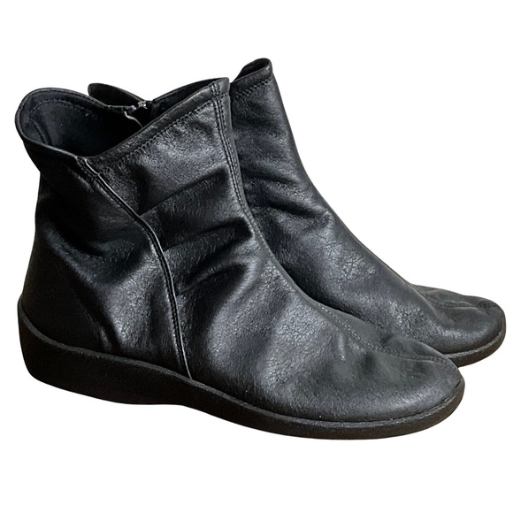 Arcopedico L19 Black Ankle Boot, New in Box